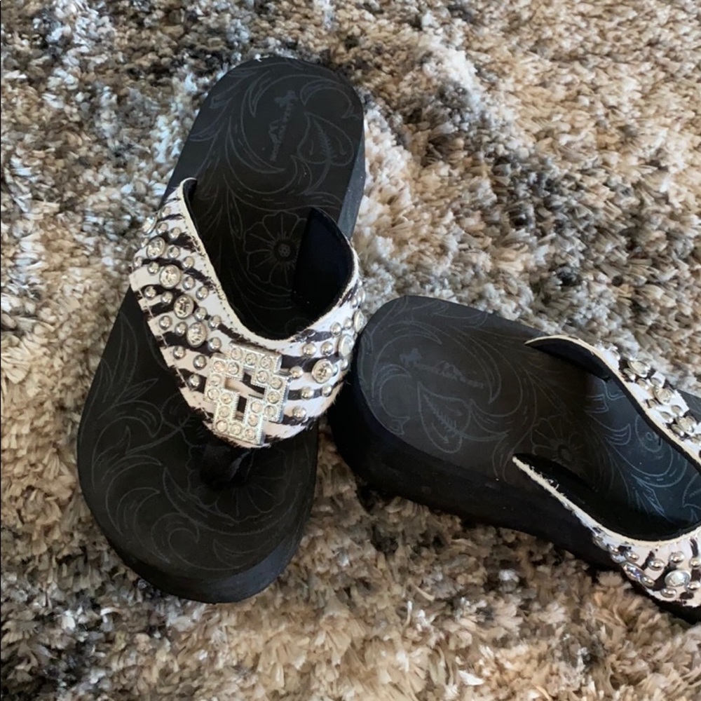 Montana West flip flops/ sandals